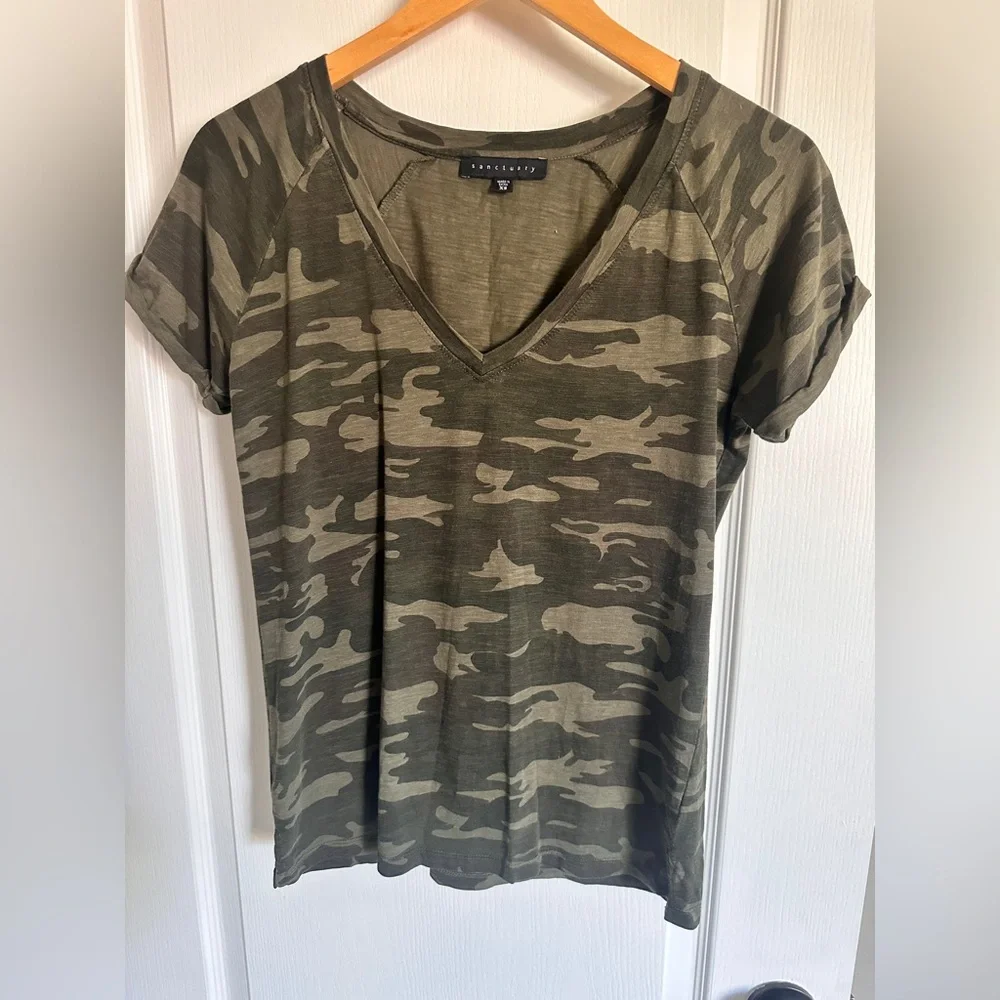 Sanctuary xS Camo V-Neck T-Shirt - Picture 5 of 6